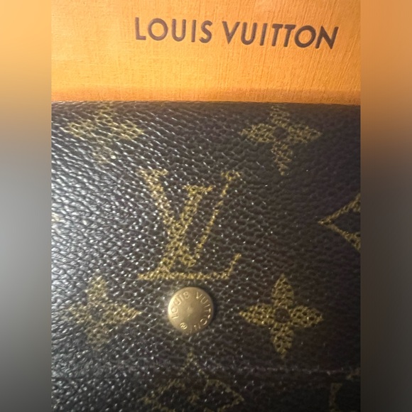 Louis Vuitton Elise Wallet - Picture 11 of 15